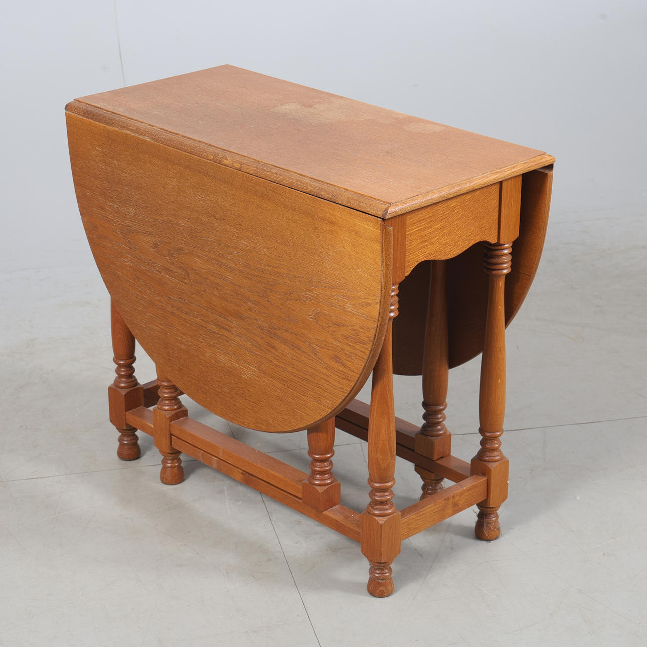 COFFEE TABLE/PERCUSSION TABLE.