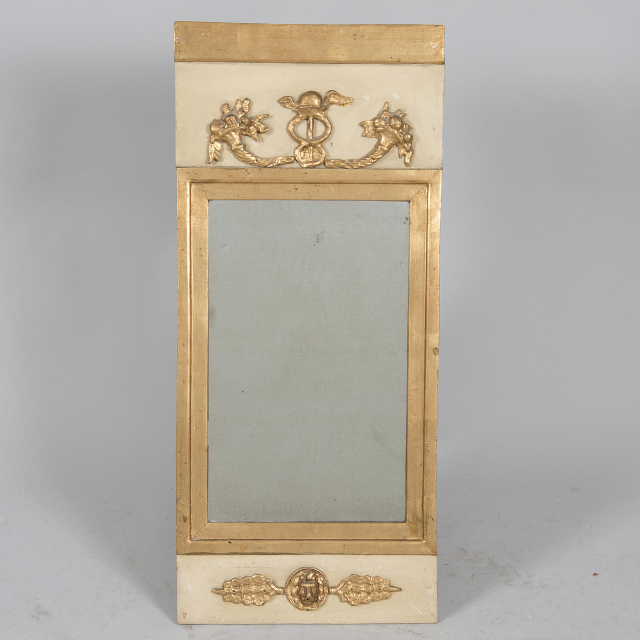 SPEGEL, förgyllt och målat trä, 1800/1900-tal, empirestil.