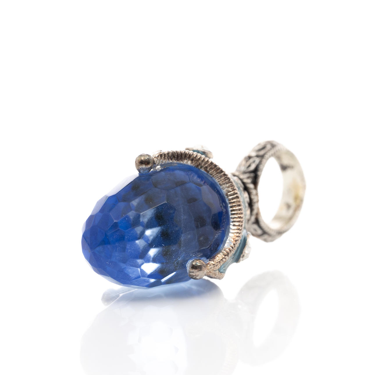 HÄNGE, med stenar och blågrön tonad sten.