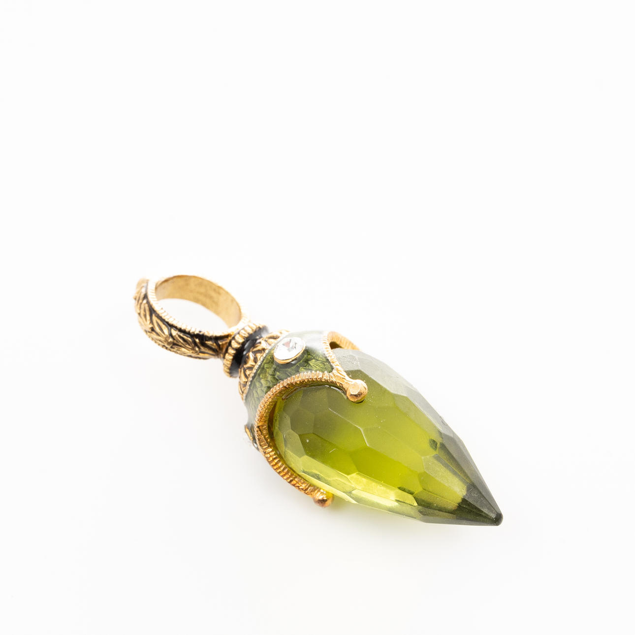 HÄNGE, med stenar och gröntonad sten.