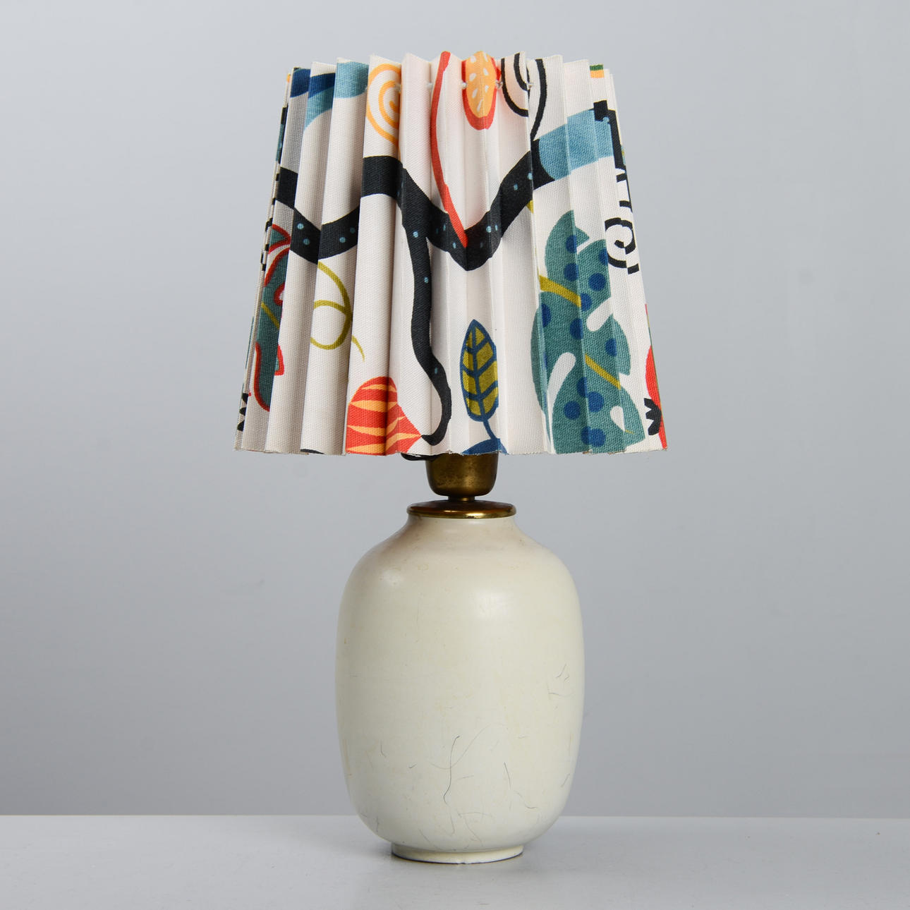 A ceramic table lamp, 20th century.