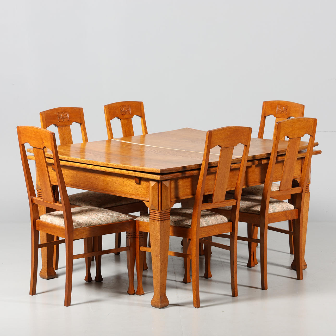 DINING GROUP, 7 pieces, Art Nouveau “Applet”.