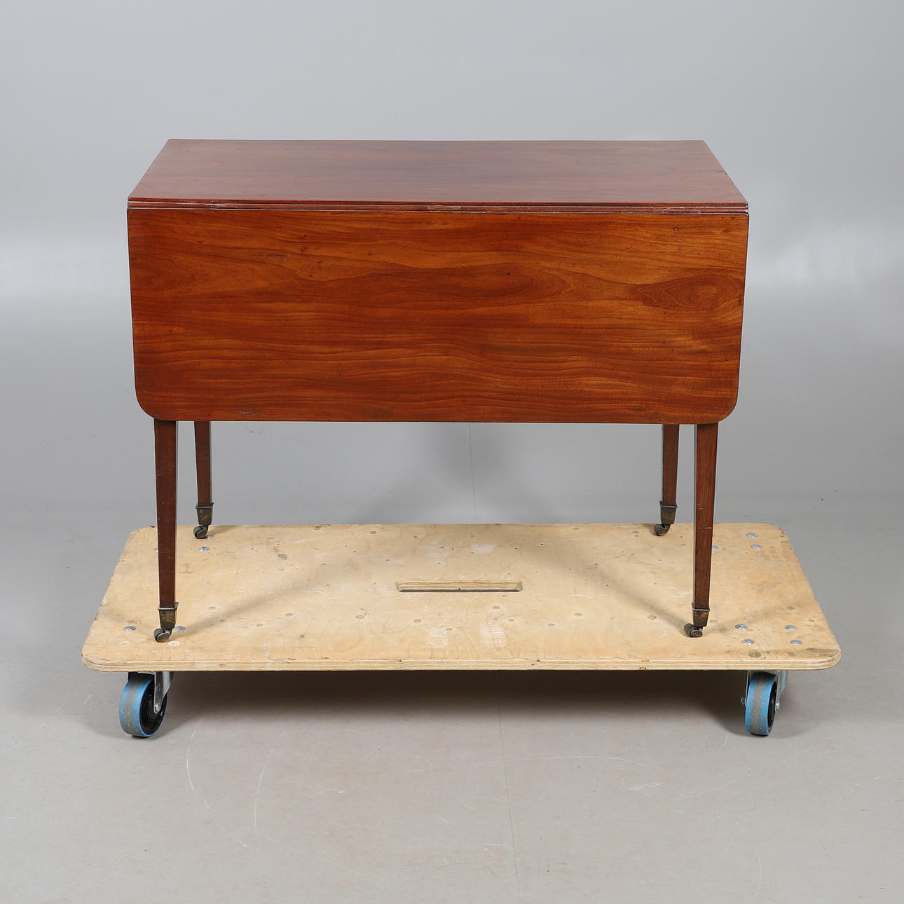 A MAHOGANY PEMBROKE TABLE.