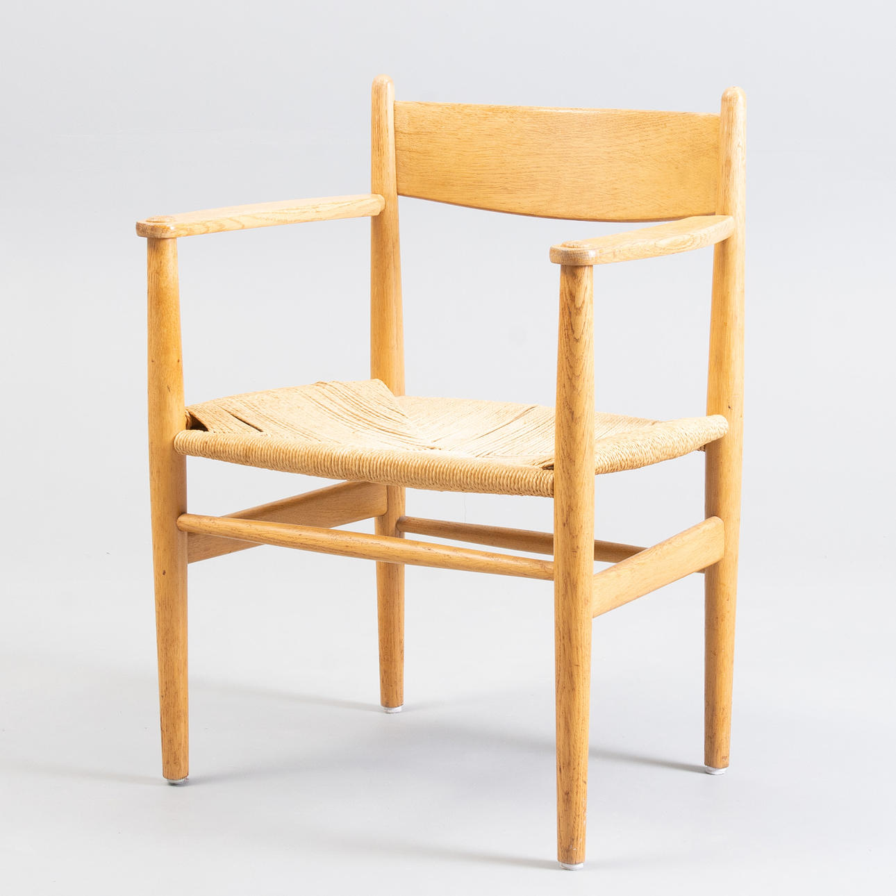 HANS WEGNER. Modell CH37. Stol med korg. för Carl Hansen. Danmark, 1960-talet.