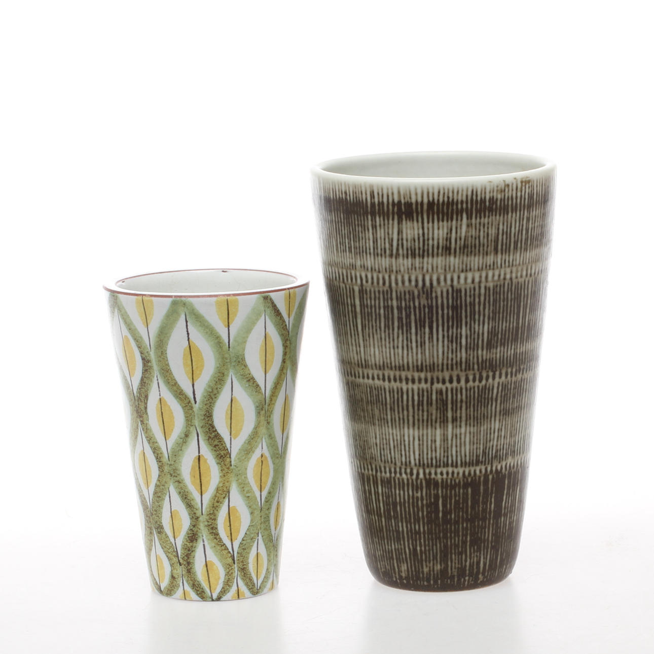 VASER, 2 st, keramik, Stig Lindberg, Gustafsberg samt Hertha Bengtsson, Rörstrand.