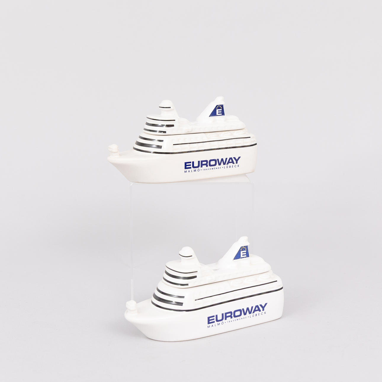 LOCKASKAR, ett par, porslin, Euroway.