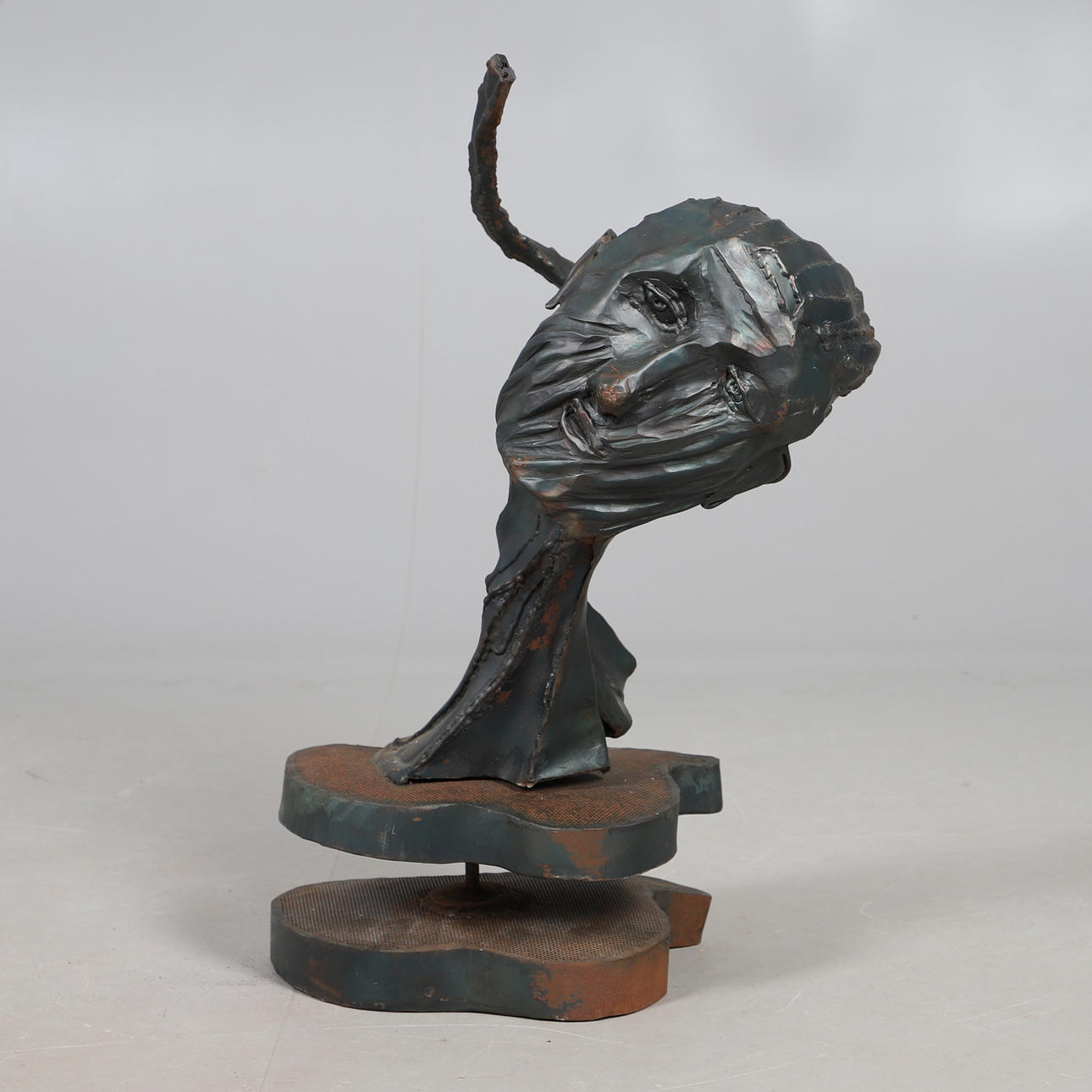 EVA DREWETT (B 1957). WELDED BRONZE HEAD SCULPTURE.
