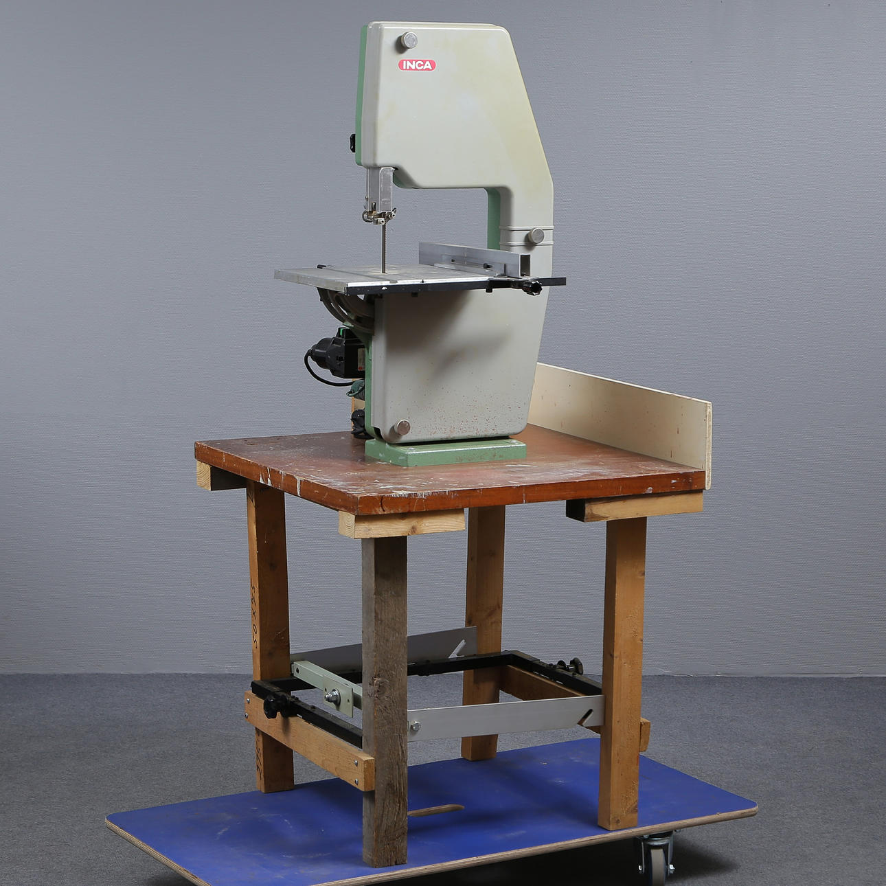 BANDSÅG "INCA" PÅ BORD/STÄLLNING.