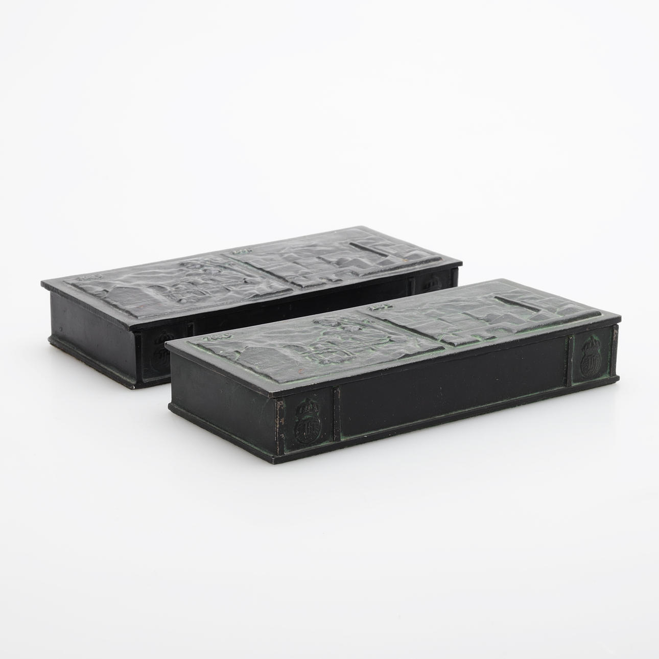 LOCKASKAR, ett par, brons, 1950-tal.