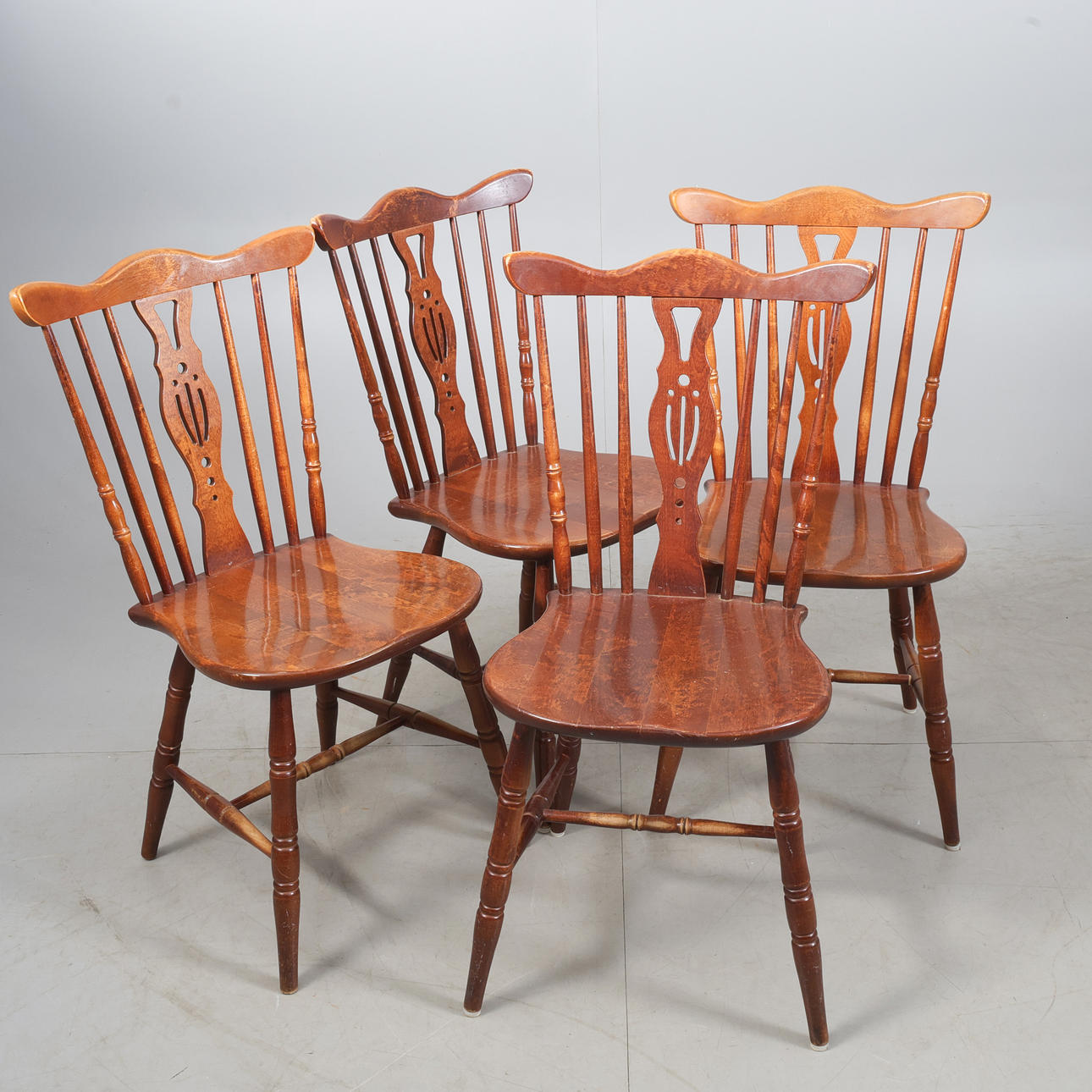 Four Windsor chairs. 20th century.