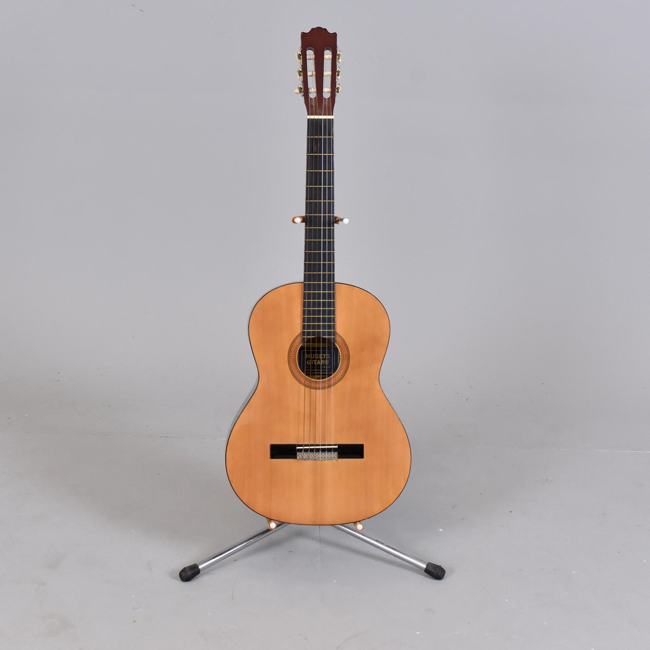 GUITAR, “House Guitar”.