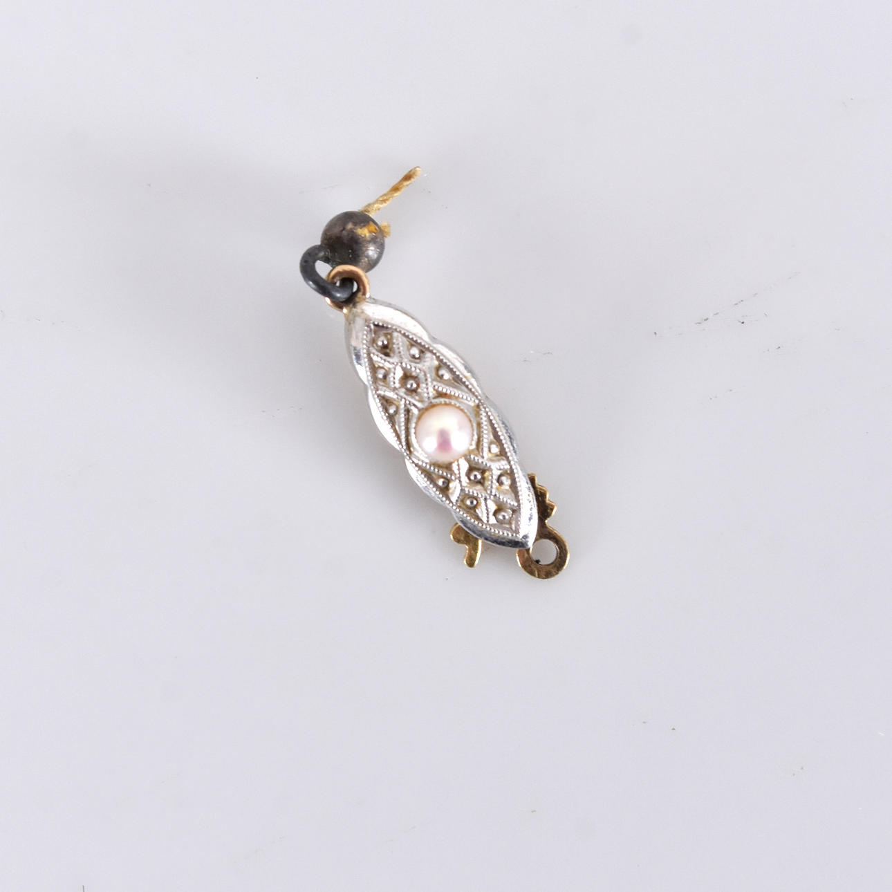 CLASP, with pearl, white gold 18K.