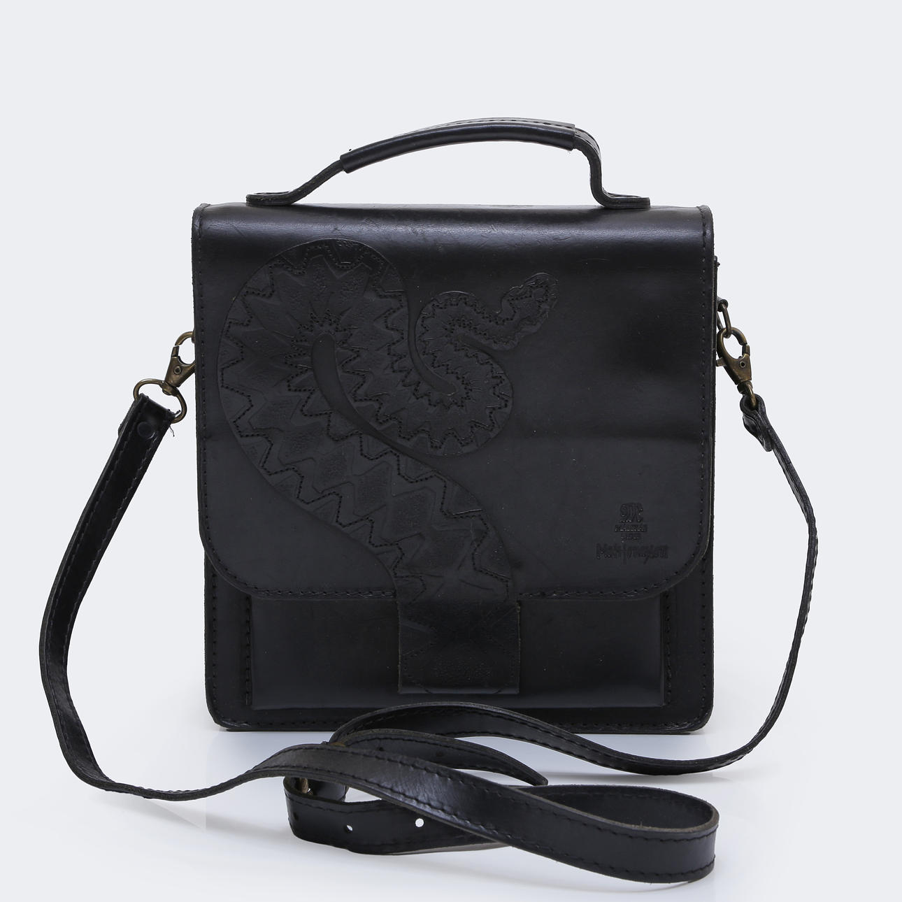 MATS JONASSON. HANDVÄSKA, LÄDER, MÅLERÅS.