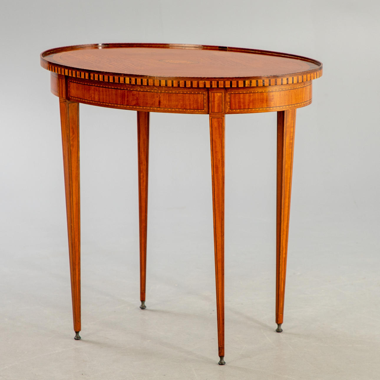 Edwardian lamp table, England, around 1910.