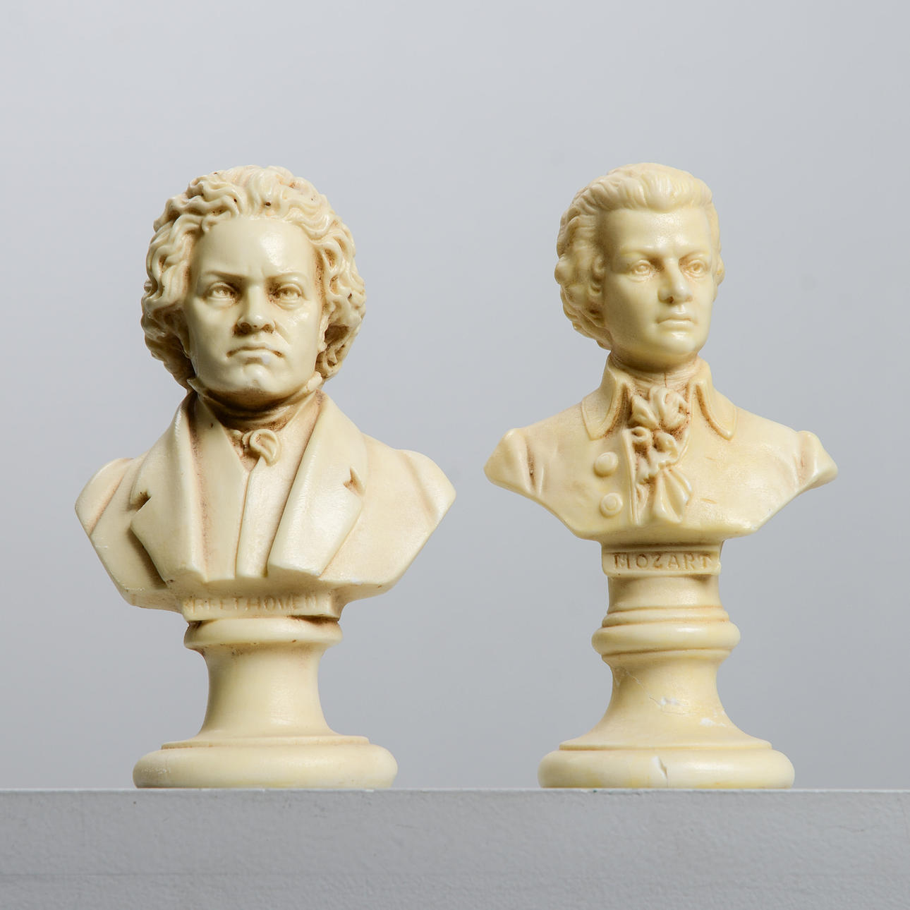 STATYETTER, 2 st, Beethoven & Mozart, konstmassa.