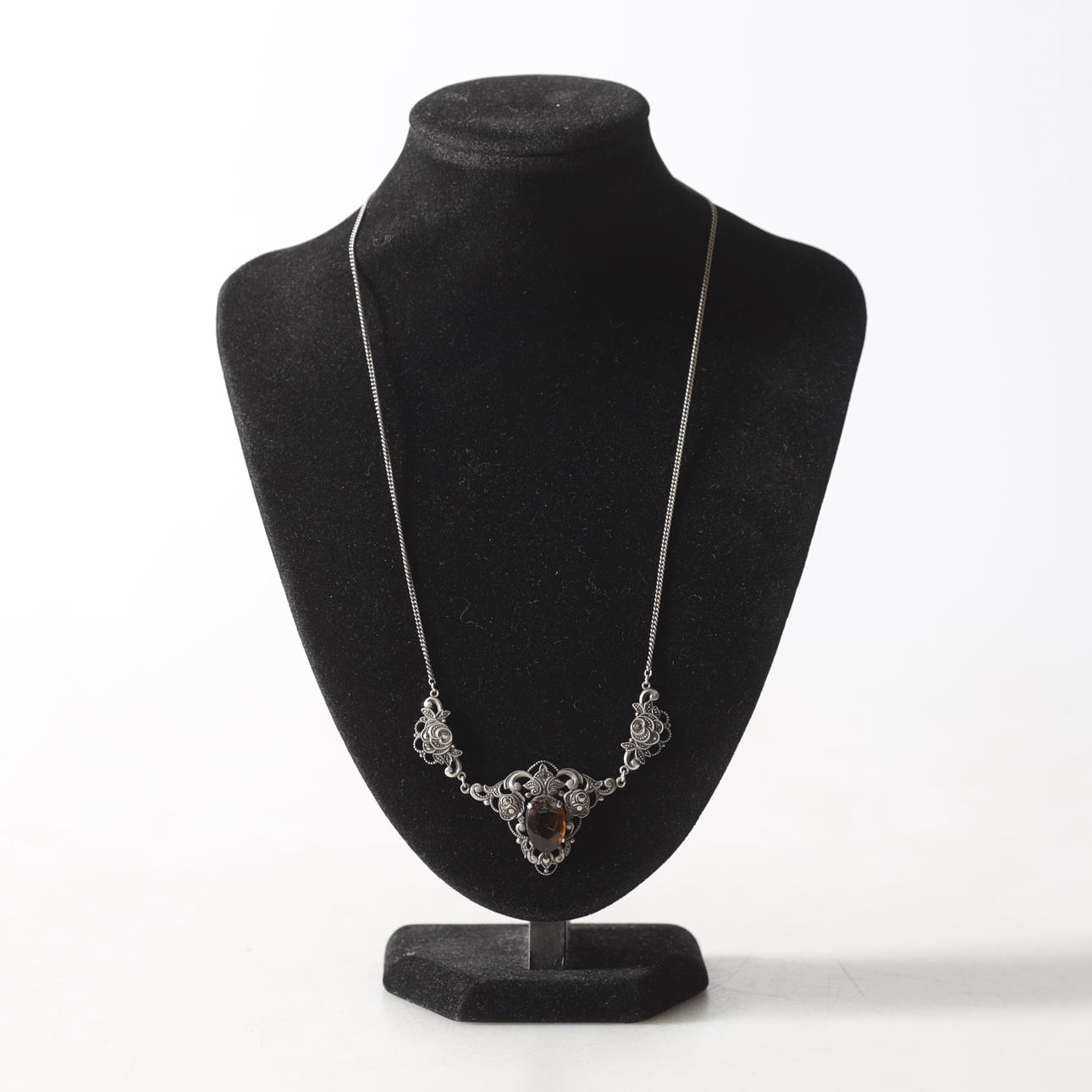 COLLIER, silver & sten. Totalvikt ca 12,1 gram.