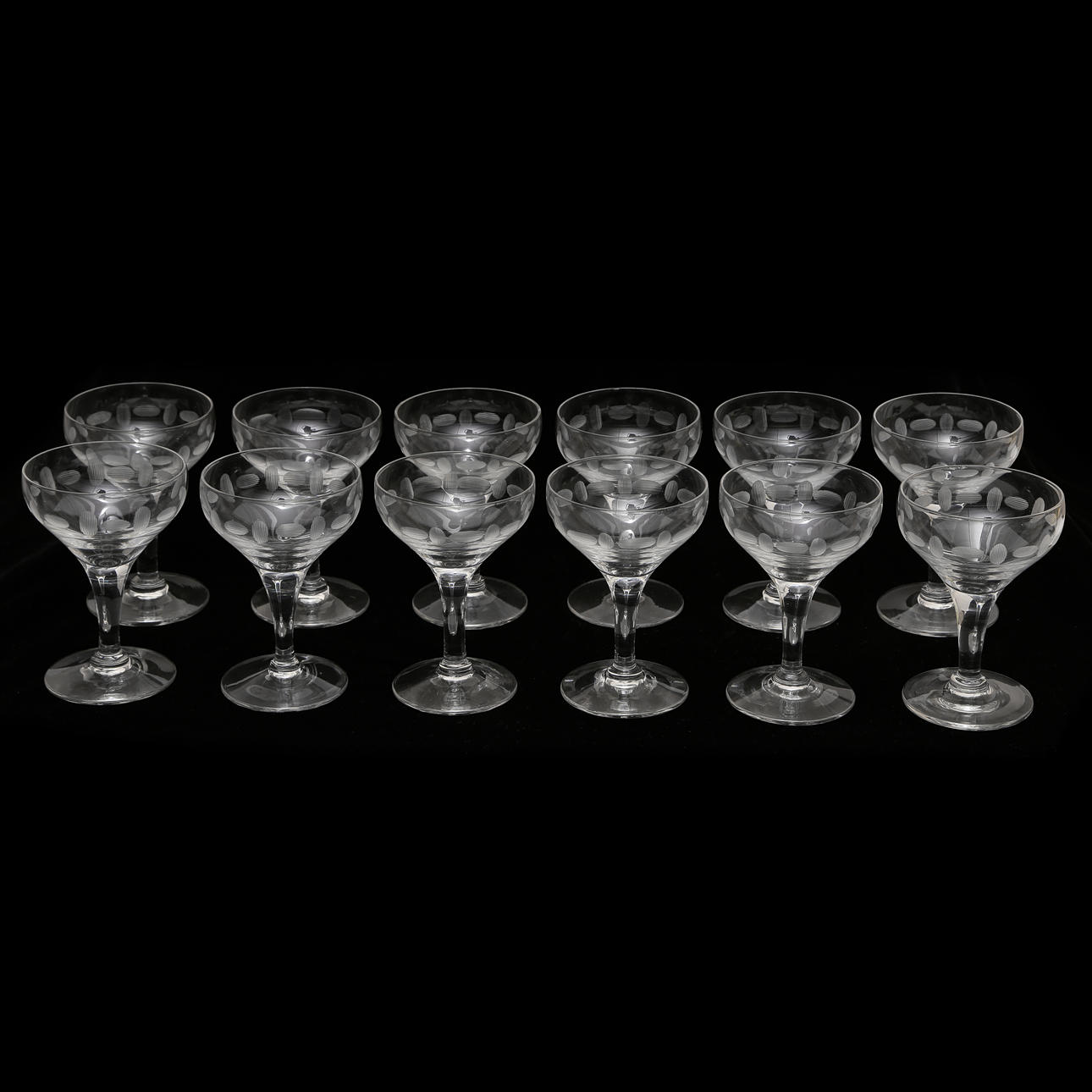 12 LIKÖRGLAS, SLIPAD DEKOR, 1900-TAL.