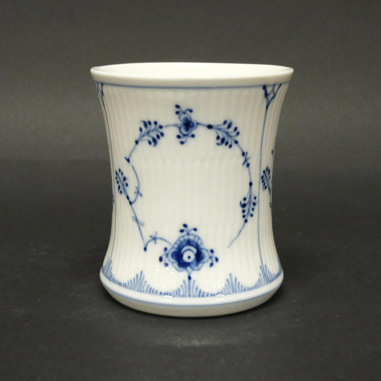 ROYAL COPENHAGEN. VAS. MUSSELMALET.