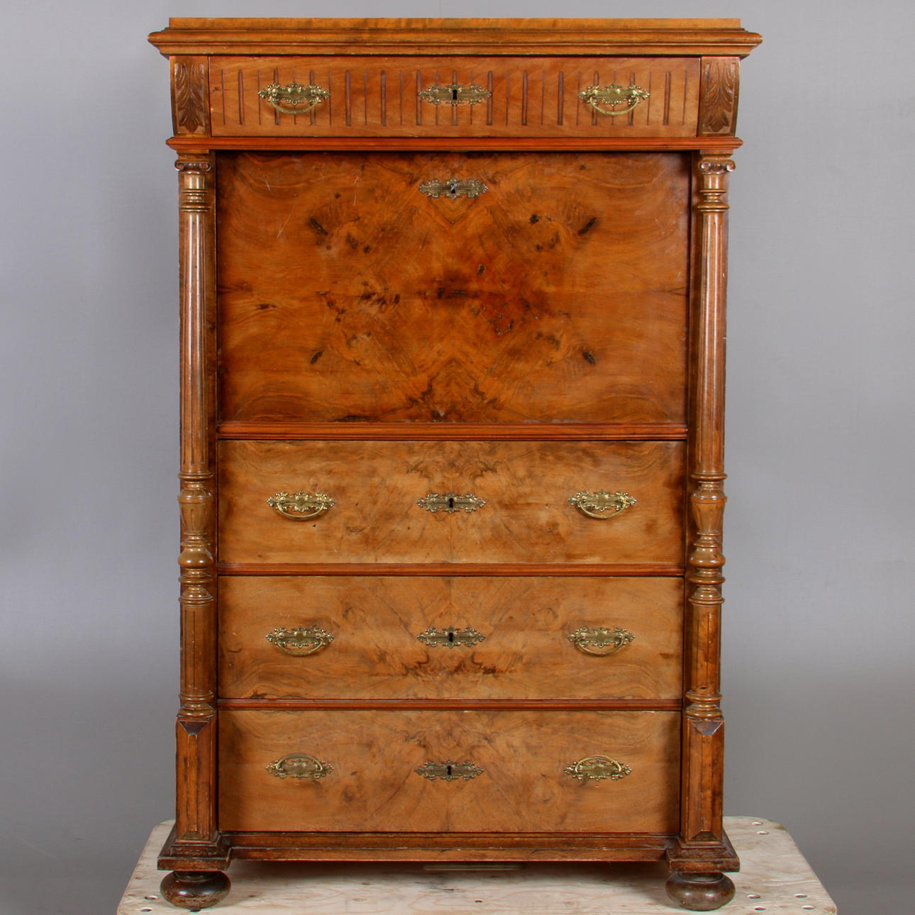 CHIFFONJE, valnöt, nyrenässans, 1800-talets andra hälft.