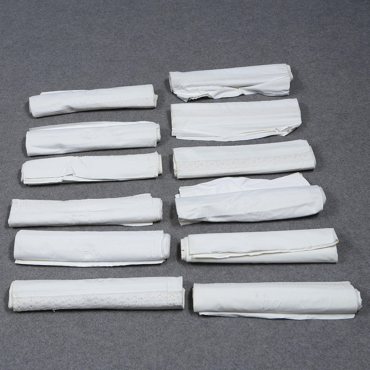 SAMLING PÅSLAKAN I LINNE.