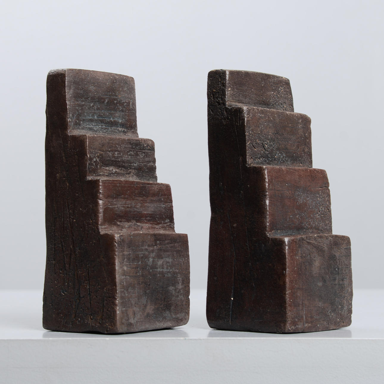 BOKSTÖD, ett par, konstmassa.