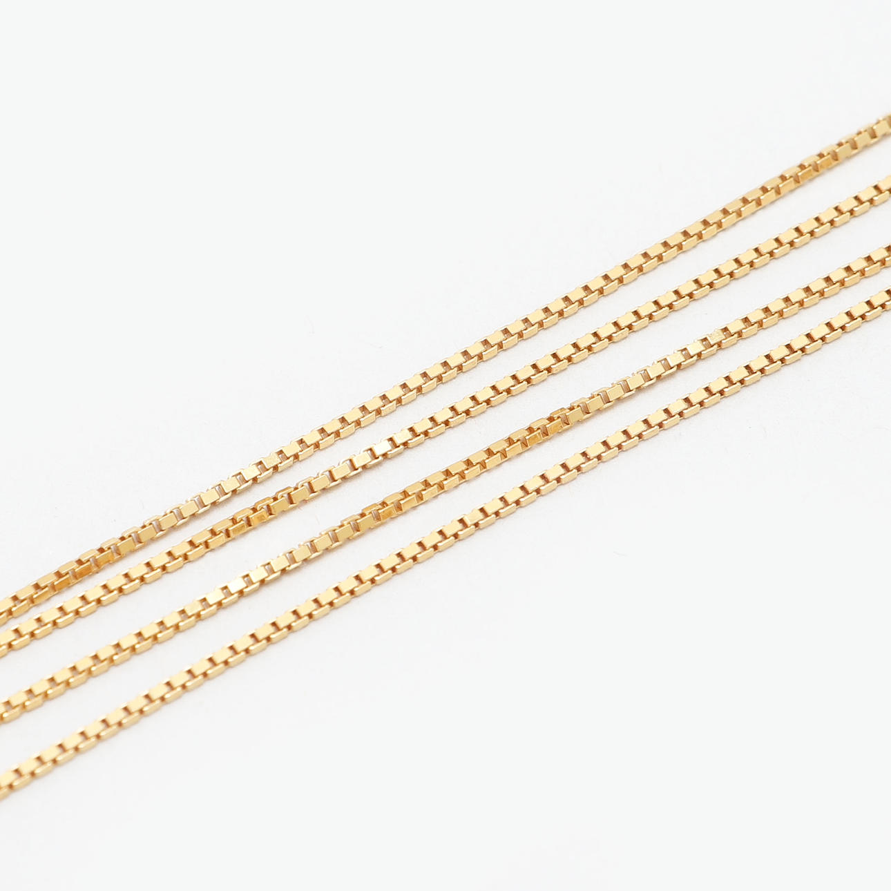 COLLIER, 18k guld, vikt ca 3,7 gram.