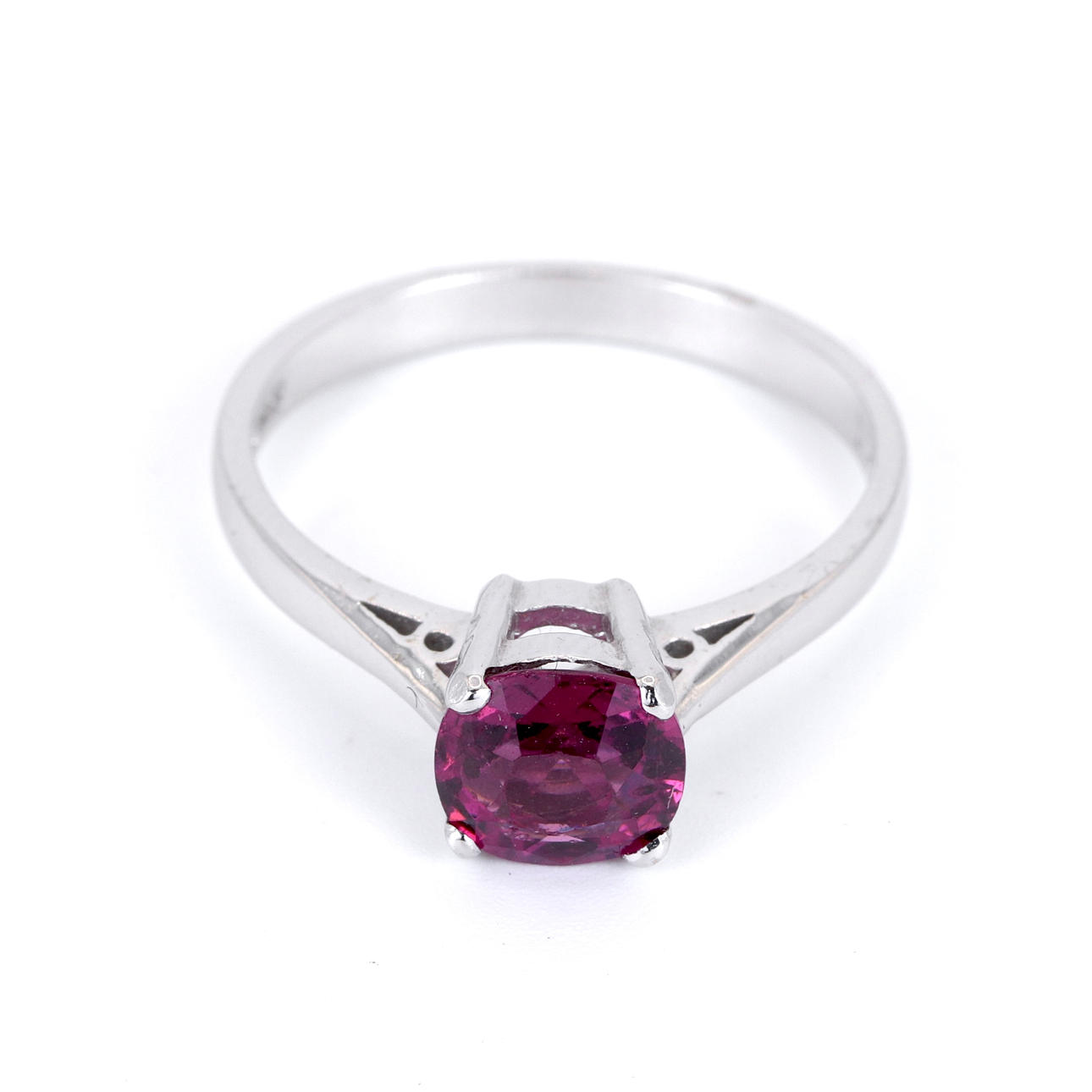 18CT WHITE GOLD TOURMALINE SET SOLITAIRE RING.
