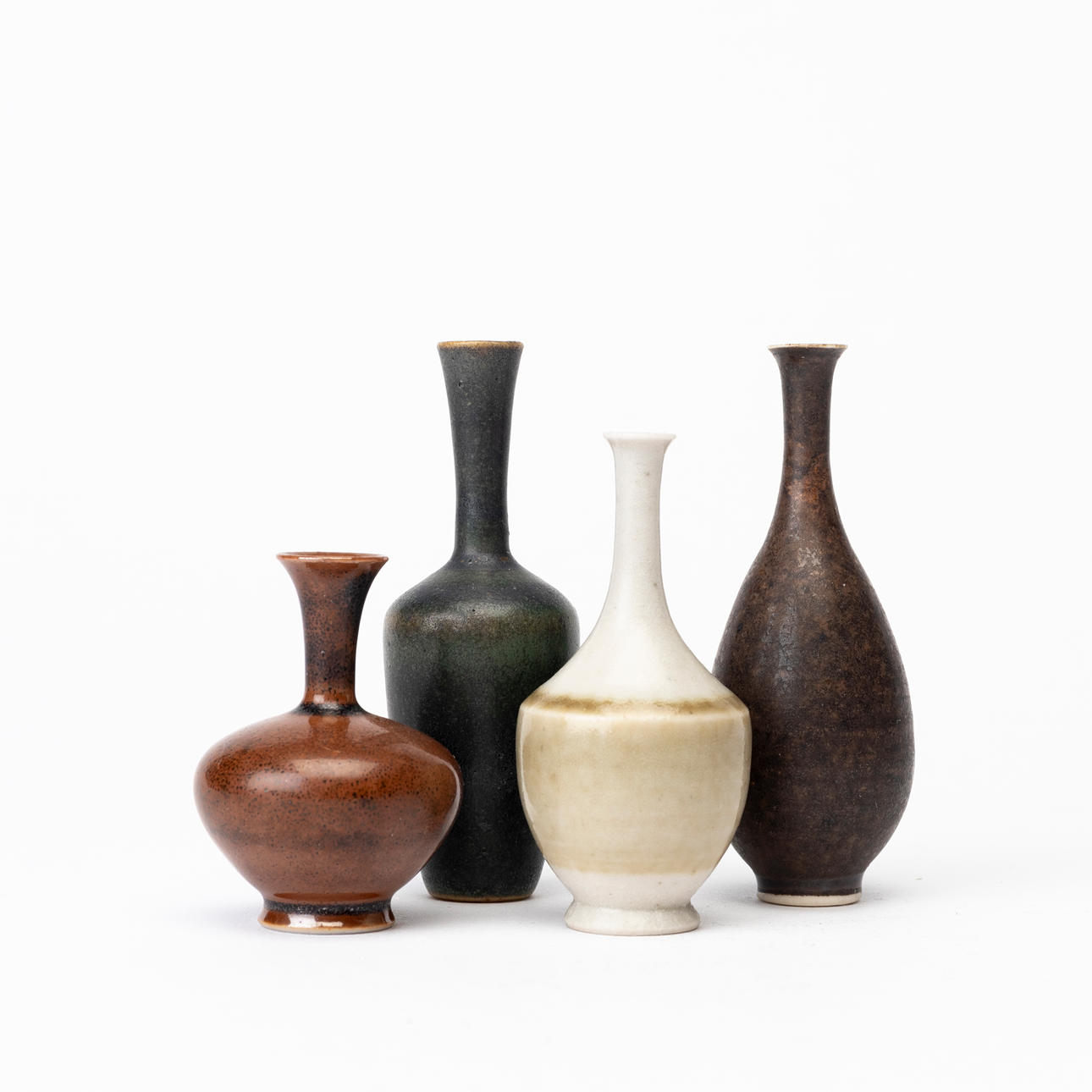 MINIATYRVASER, 4 st, mestadels John Andersson, Höganäs.