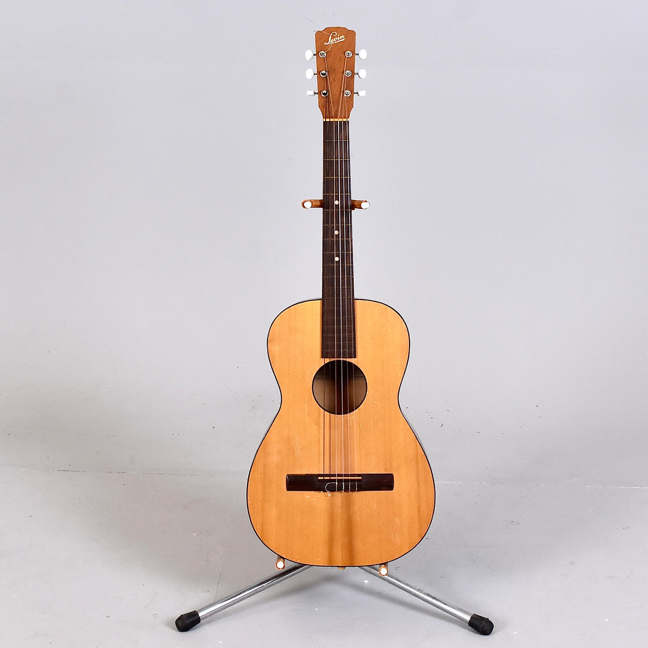 GUITAR, Levin 134.