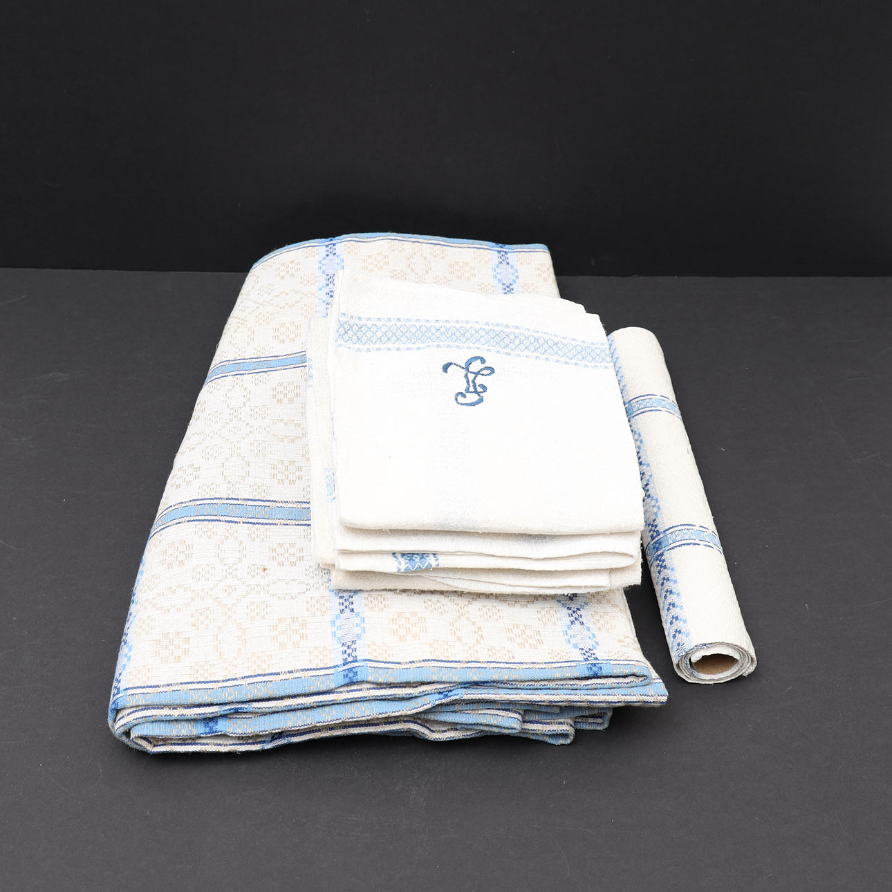 LINNETEXTIL, 11 delar.