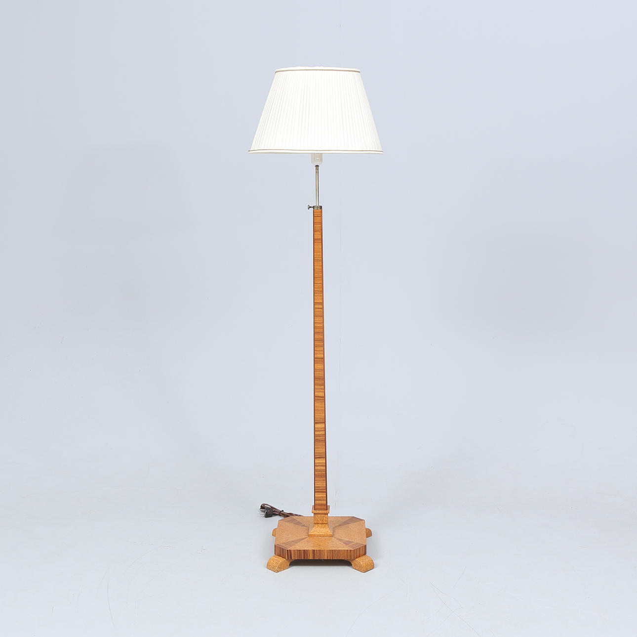 An art deco floor lamp, 1920/30s.
