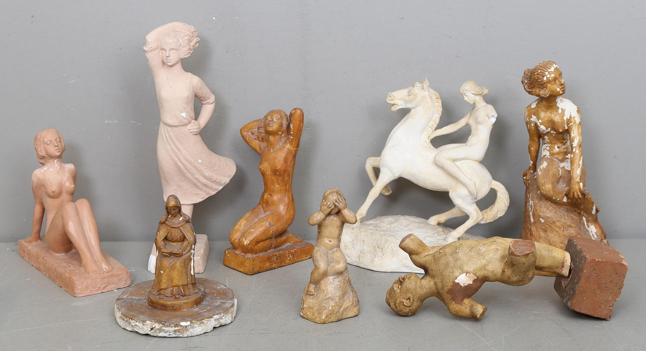 CARIN NILSON(1884-1973). Skulpturer, 8 st, signerade.