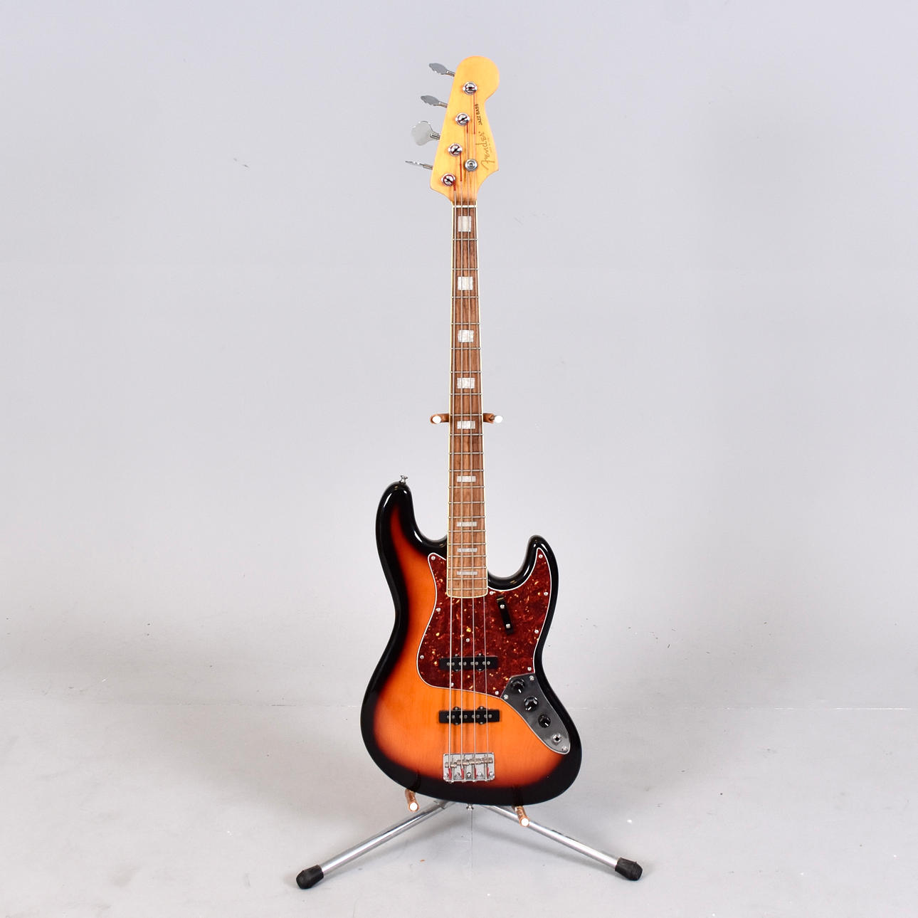 GUITAR, Fender Jazz Bass.