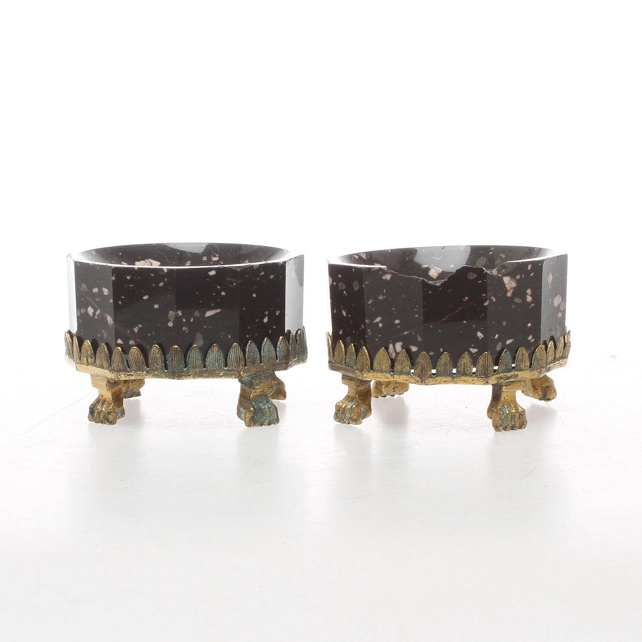 SALTKAR, 1 par, porfyr, 1800-tal.