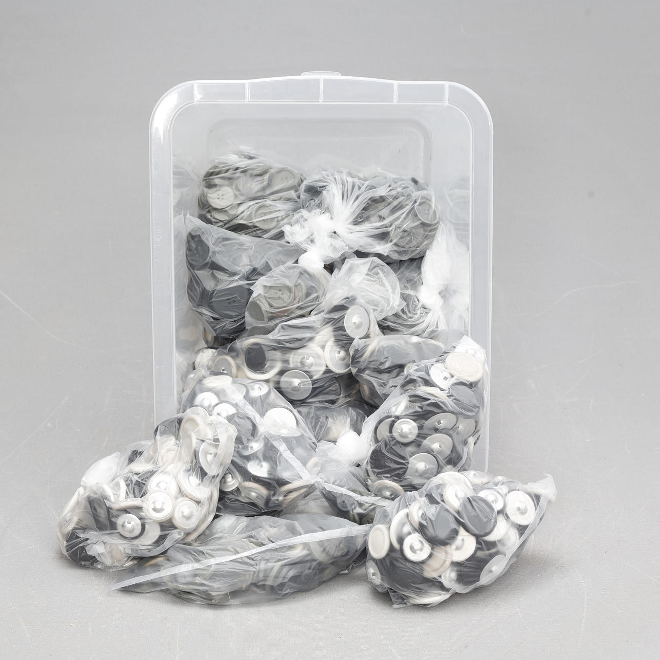 Buttons, larger batch, different varieties.