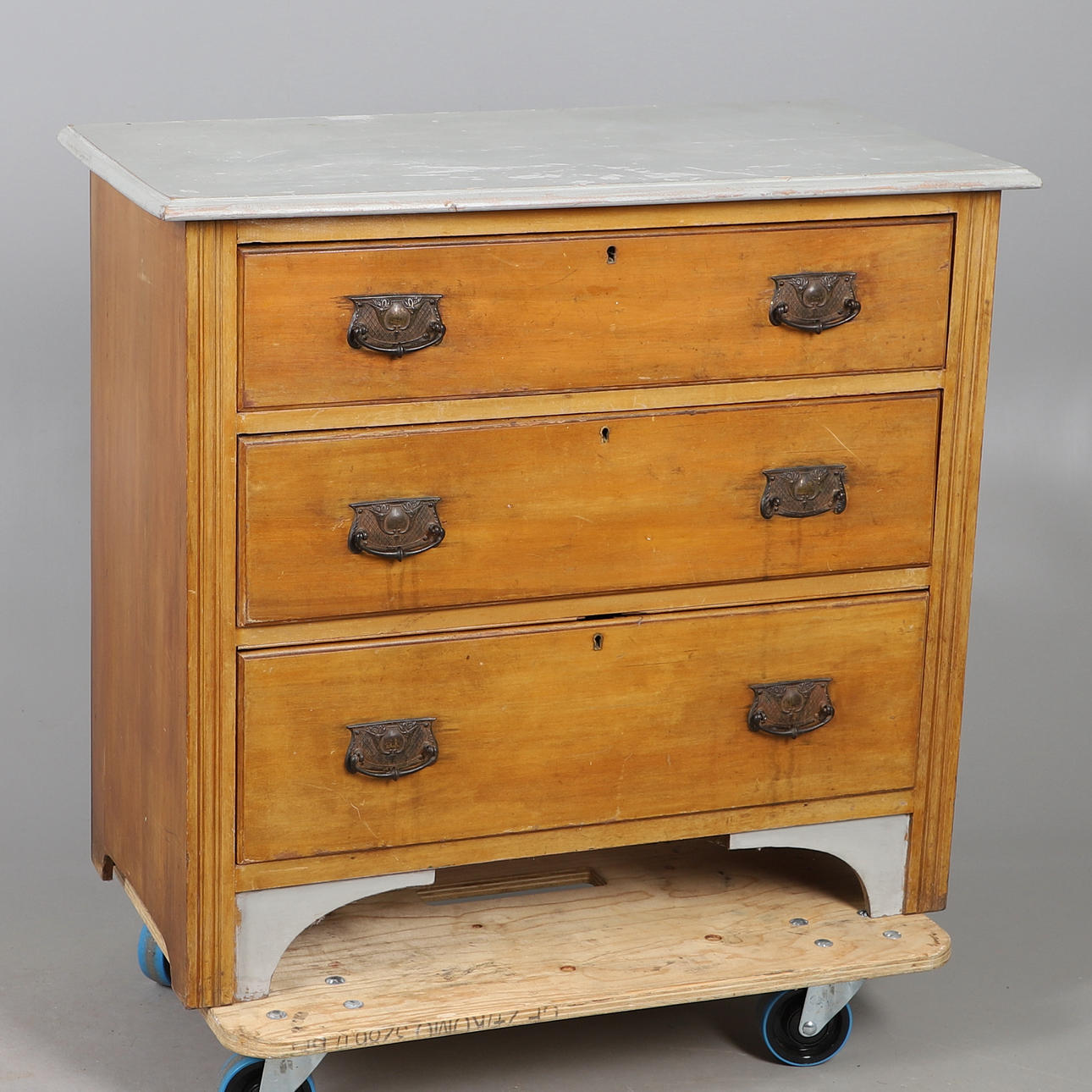 A SATIN WALNUT THREE DRAWER CHEST.