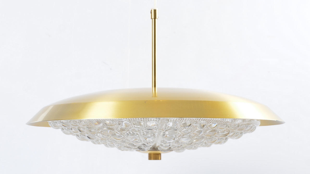 CARL FAGERLUND. TAKLAMPA, mässing och glas. Orrefors.