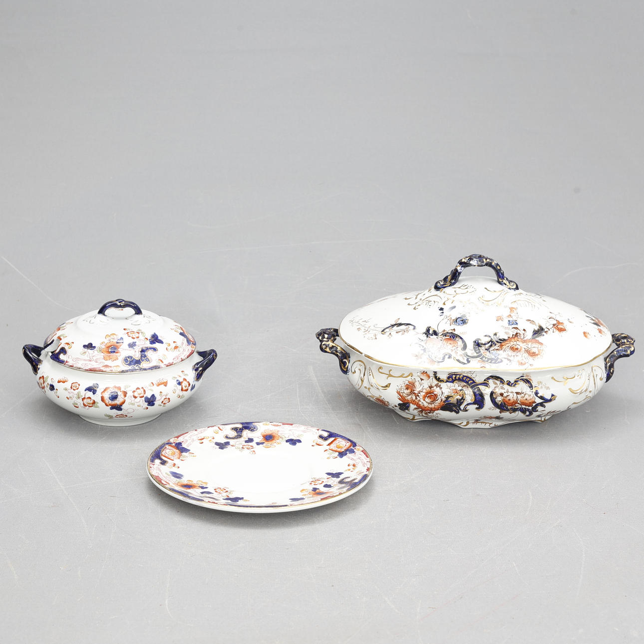 TABLEWARE PARTS, 3 pieces.