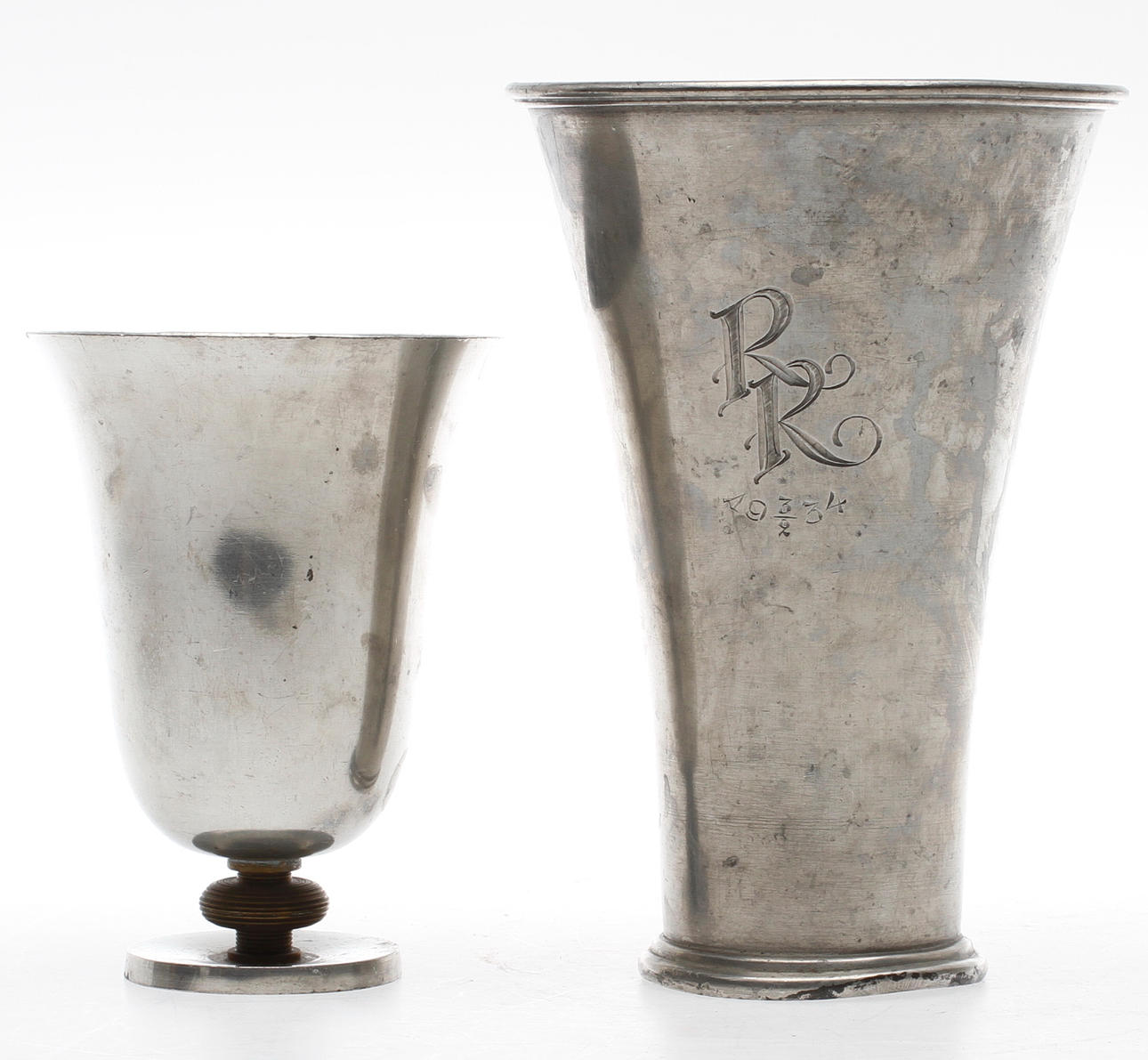 VASER, 2 st, tenn, CG Hallberg samt Firma Svenskt tenn, Stockholm 1931-1932.