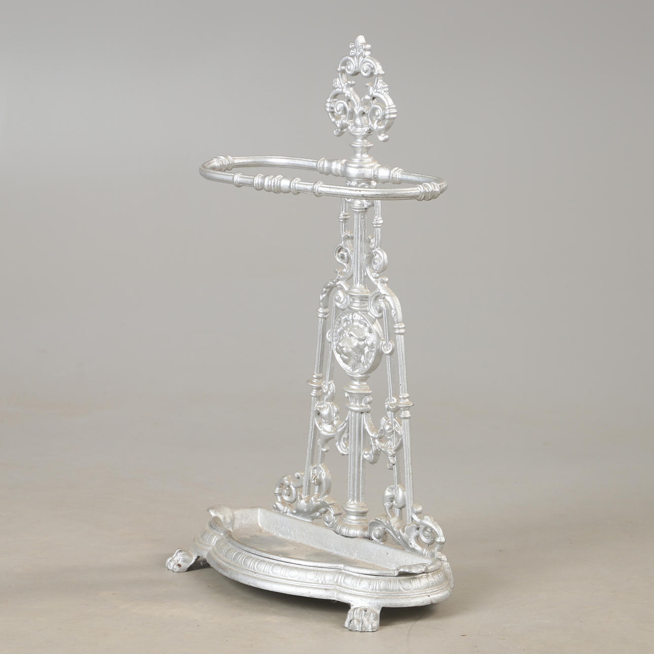 PARAPLYSTÄLL, gjutjärn, 1900-talets första hälft.