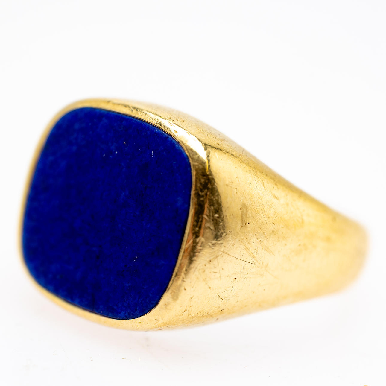 Lapis lazuli ring.