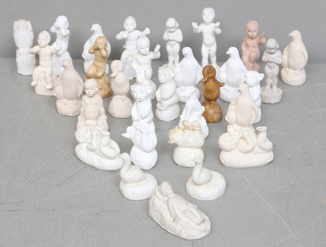 CARIN NILSON(1884-1973). Skulpturer, 30 st, signerade.