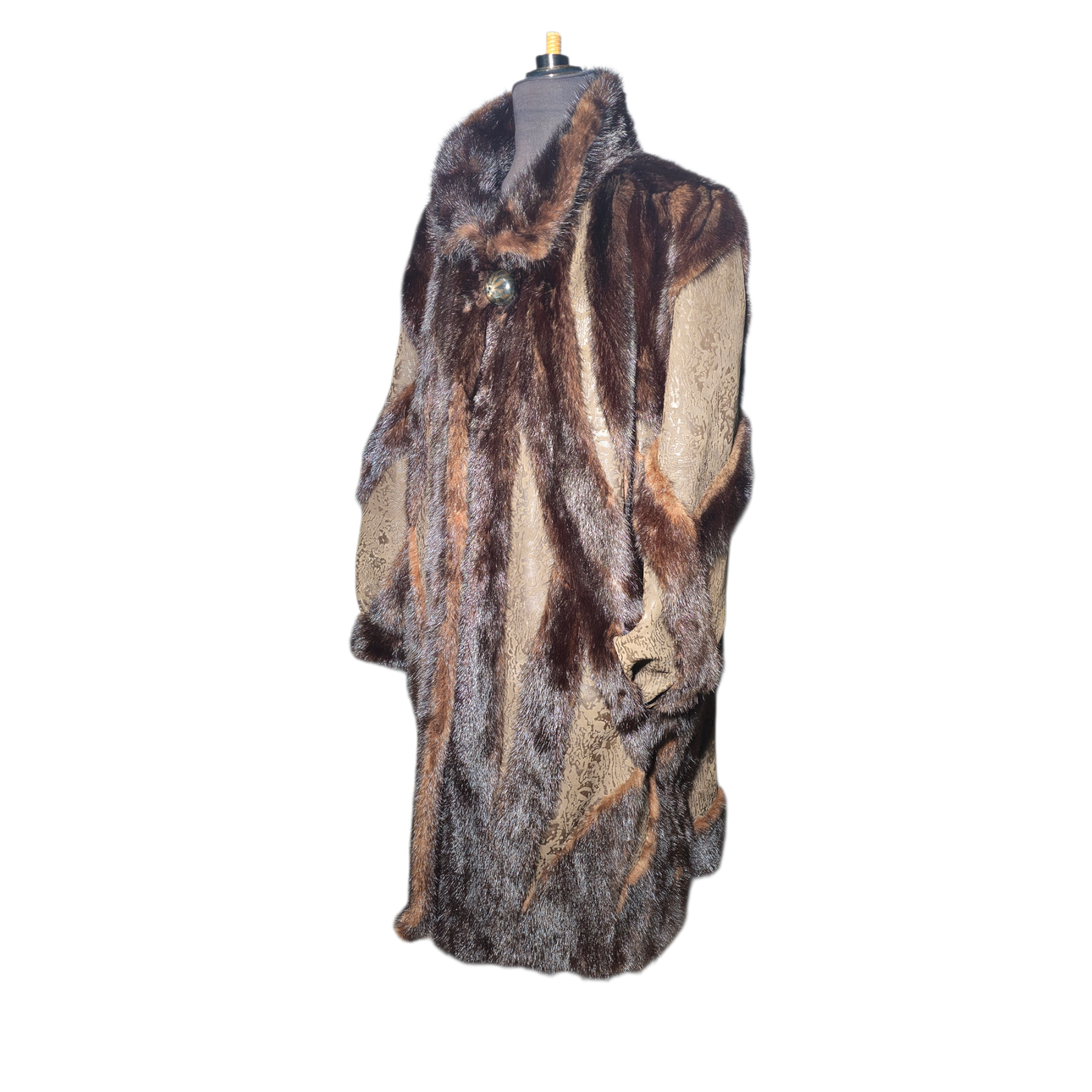 Mink jacket combined with tone-engraved leather.