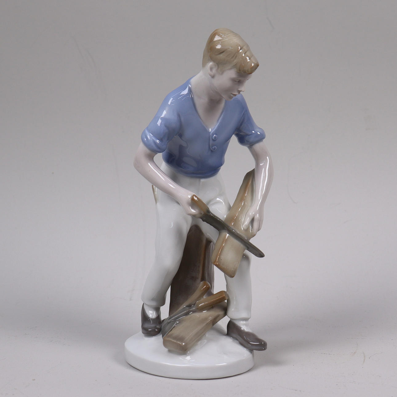 FIGURINE, Germany, boy who carpenters.