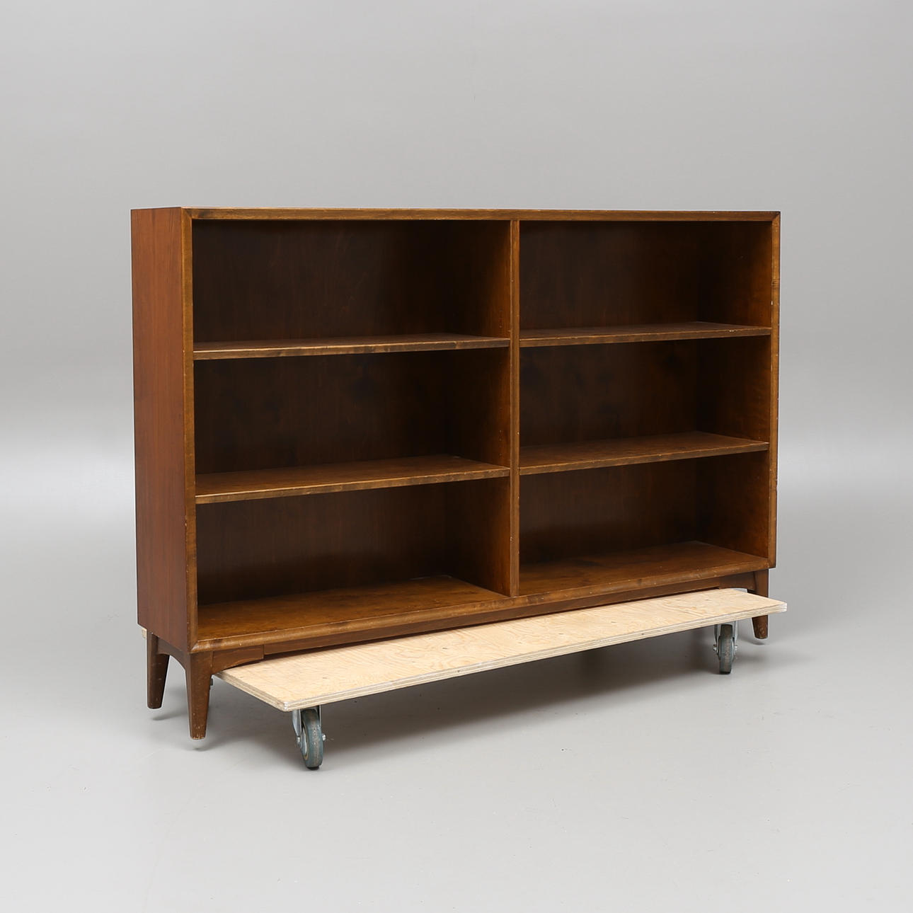 BOKHYLLA, Svensk Möbelindustri, 1900-talets första hälft.