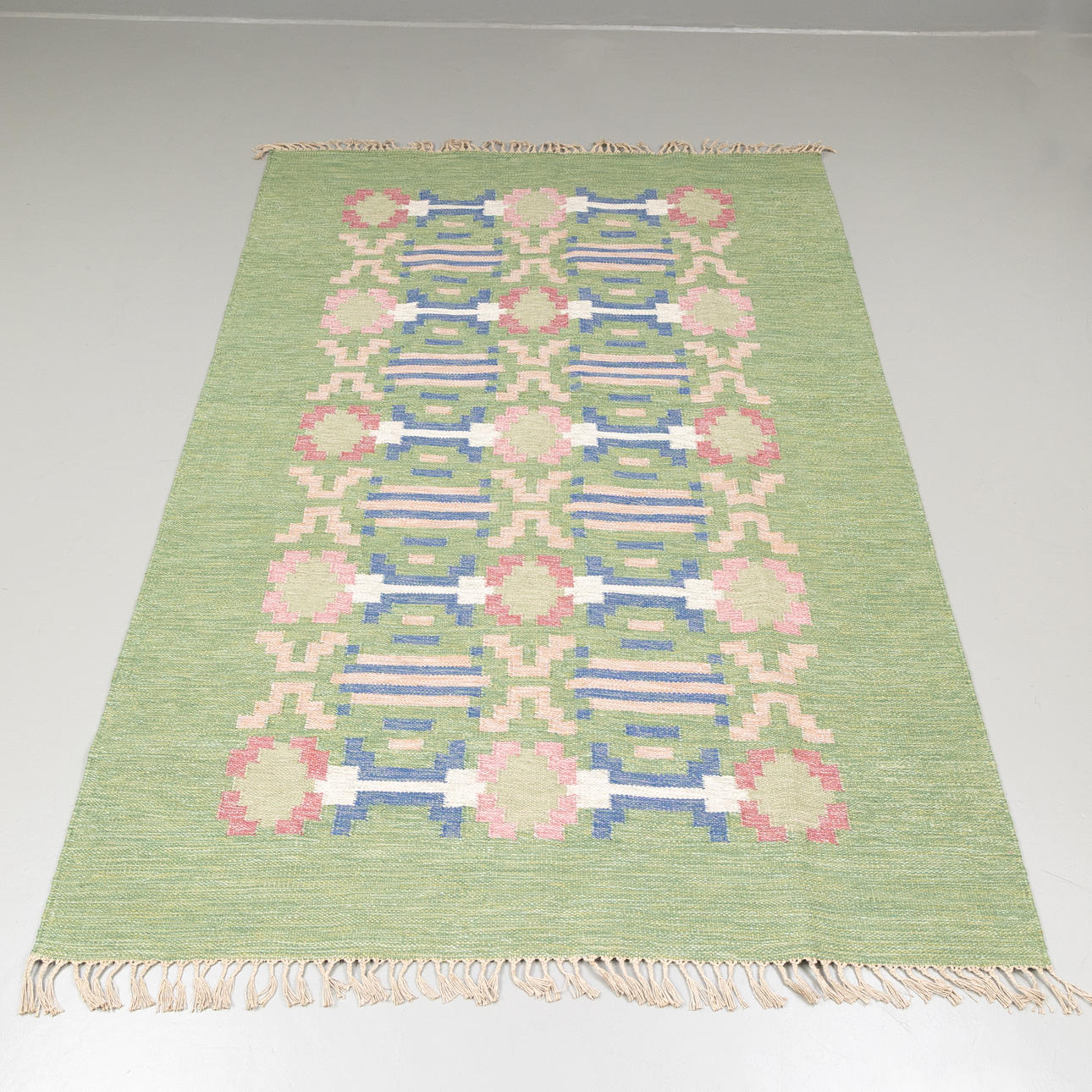 CARPET, wicker linen on flax yarn.