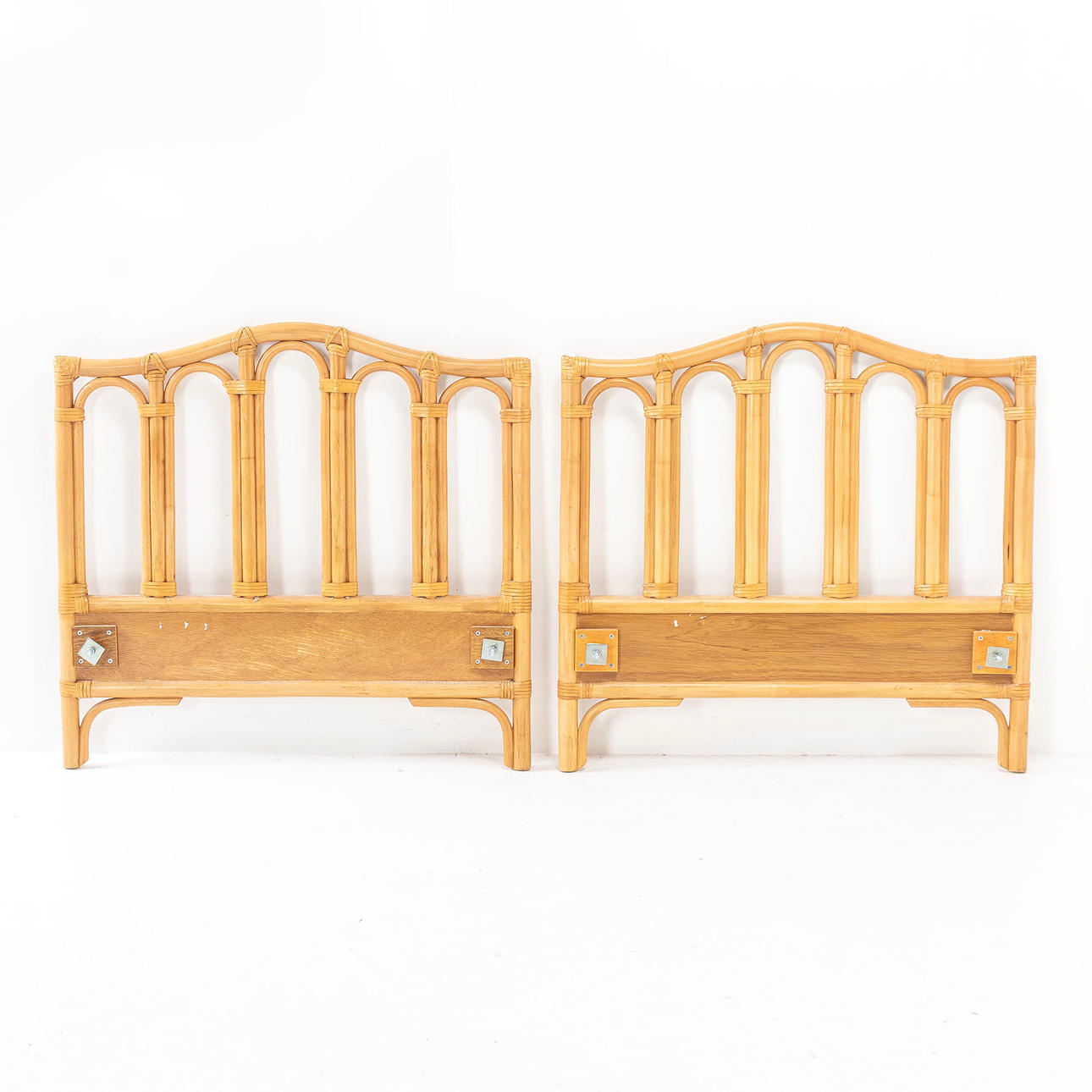 SÄNGGAVLAR, ett par bambu.