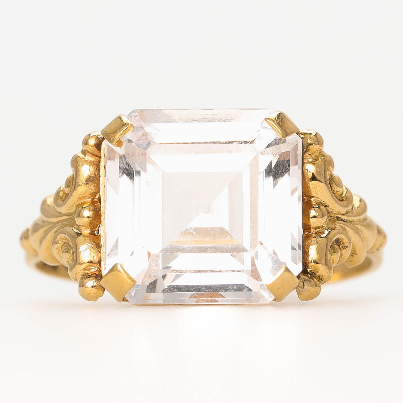 A 18k gold ring, Hallberg, Köping 1953.