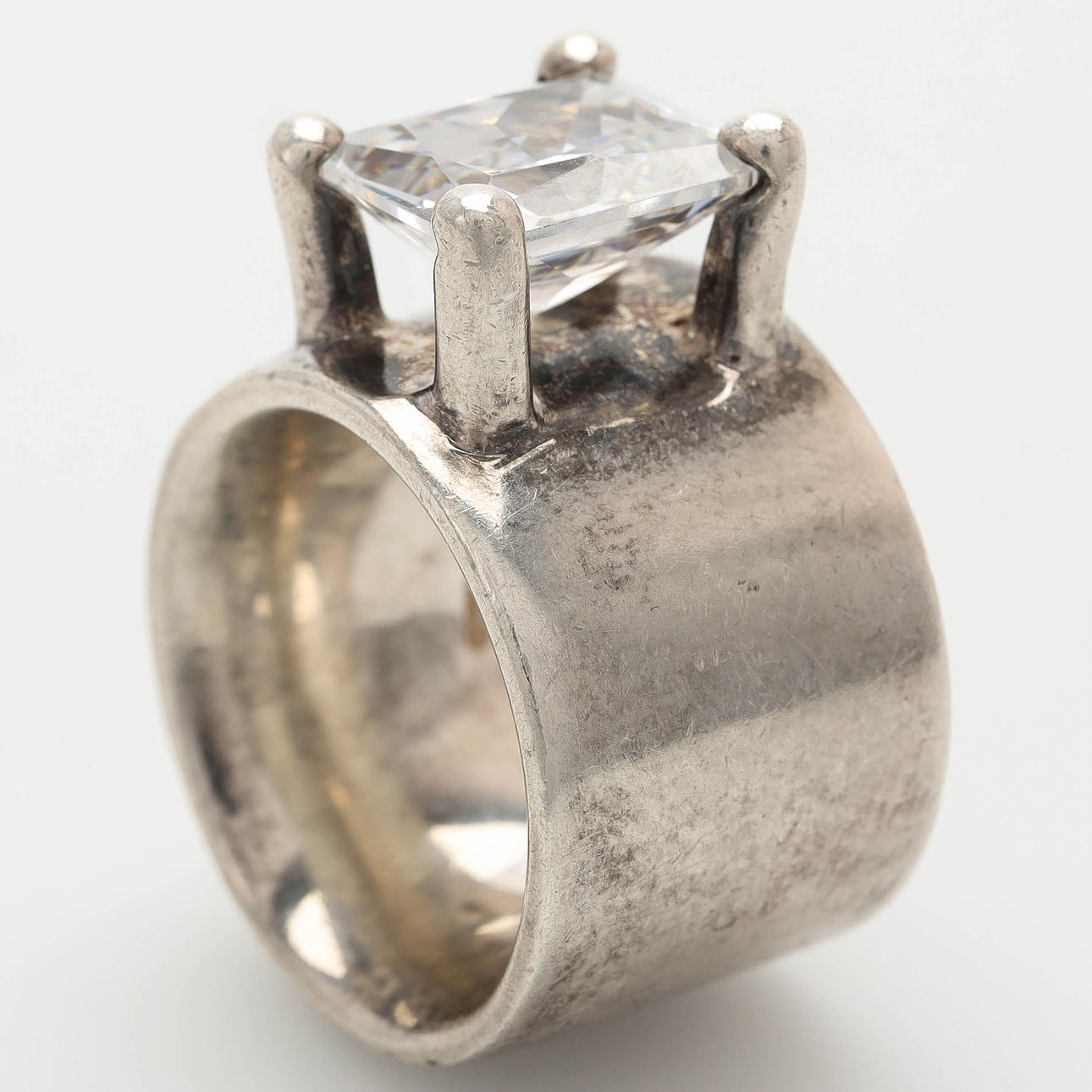 RING, sterling silver, cubic zirconia, weight 30 grams.