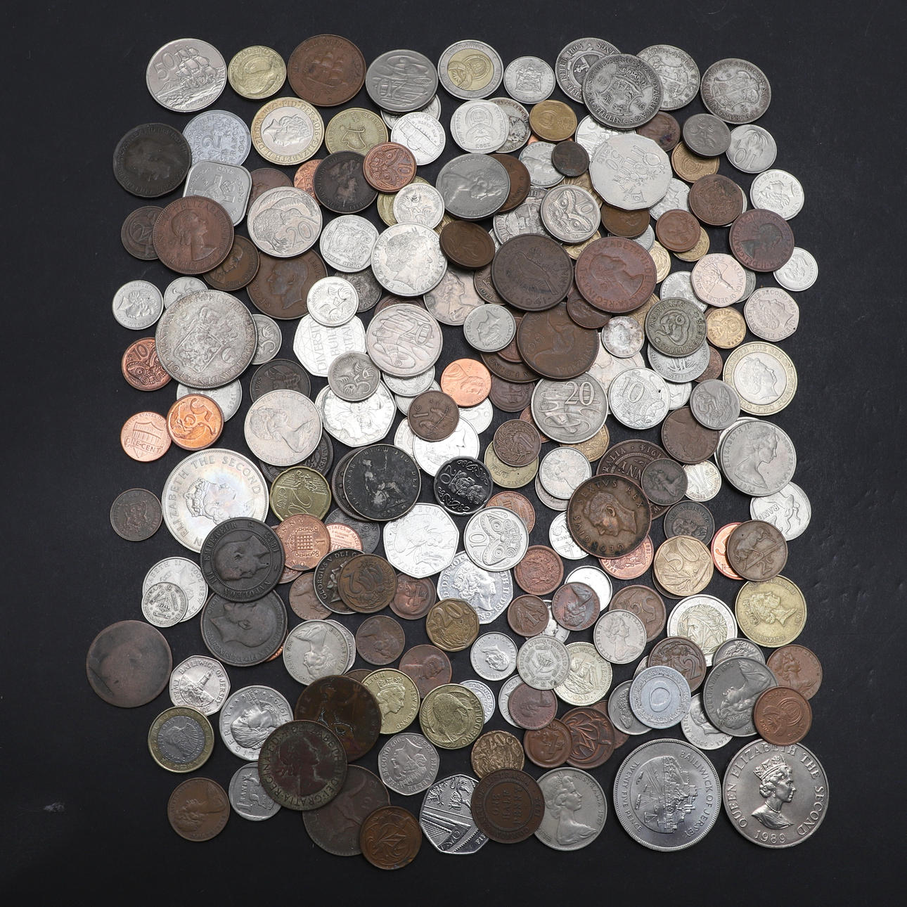 WORLD COINS: A COLLECTION OF COINS TO INCLUDE COINS FROM NEW ZEALAND ...